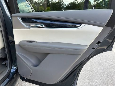 Used 2020 Cadillac XT6 Premium Luxury FWD image 16