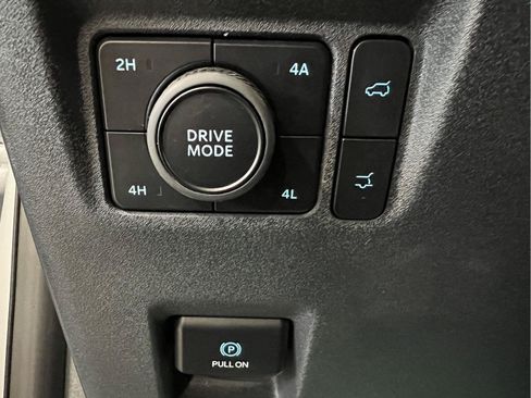 Used 2025 Ford Expedition Active AWD/4WD image 21