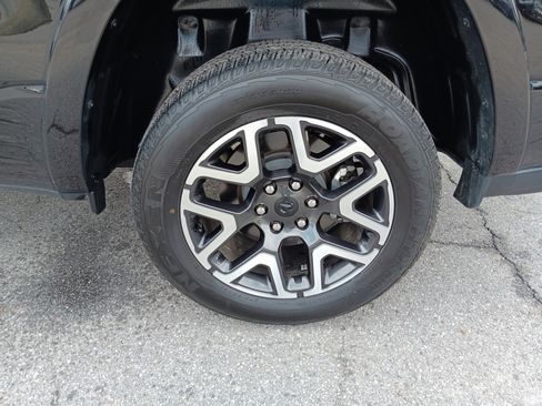 Used 2025 RAM 1500 Laramie image 8