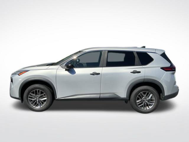 Used 2024 Nissan Rogue S AWD/4WD image 2