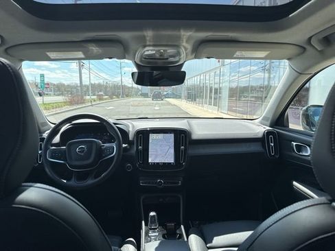 Used 2025 Volvo XC40 B5 Plus AWD/4WD image 18
