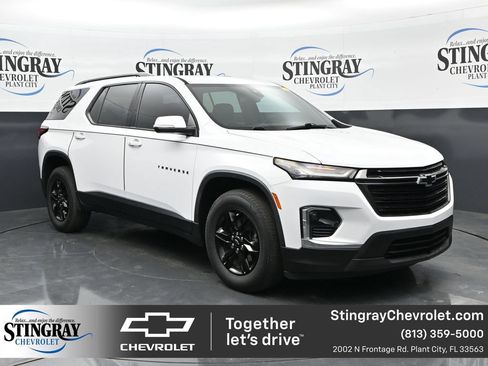 Used 2023 Chevrolet Traverse LT FWD image 1