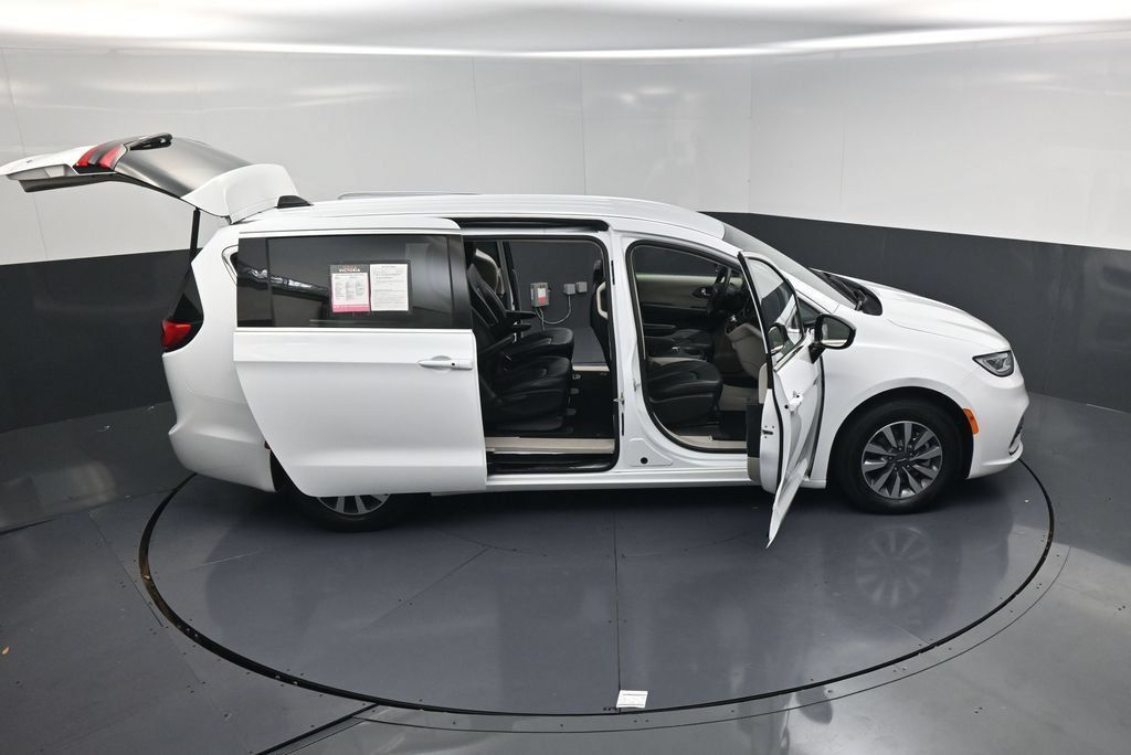 Used 2024 Chrysler Pacifica Limited FWD image 21