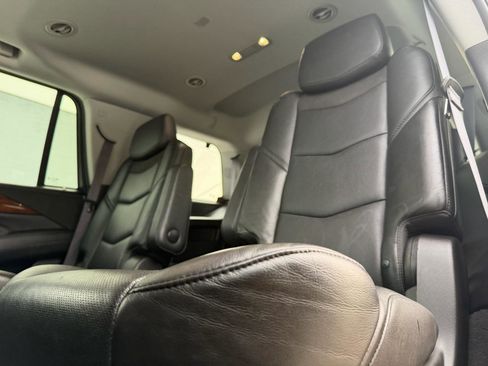 Used 2016 Cadillac Escalade Luxury image 10