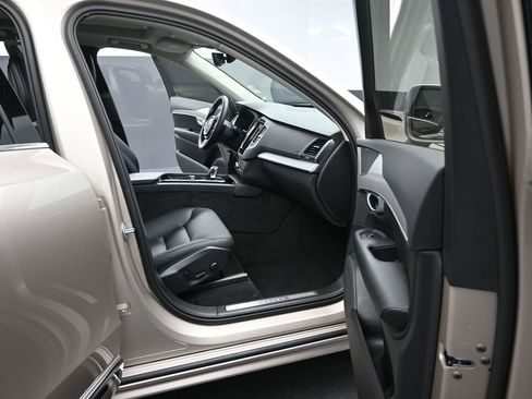 Used 2024 Volvo XC90 B5 Core image 12