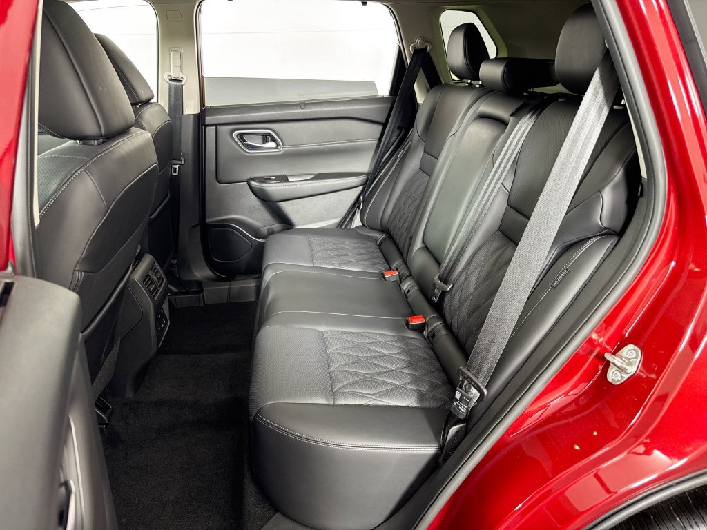 Used 2025 Nissan Rogue Platinum w/ Platinum Premium Package FWD image 31