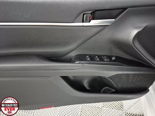 Used 2020 Toyota Camry SE FWD image 15