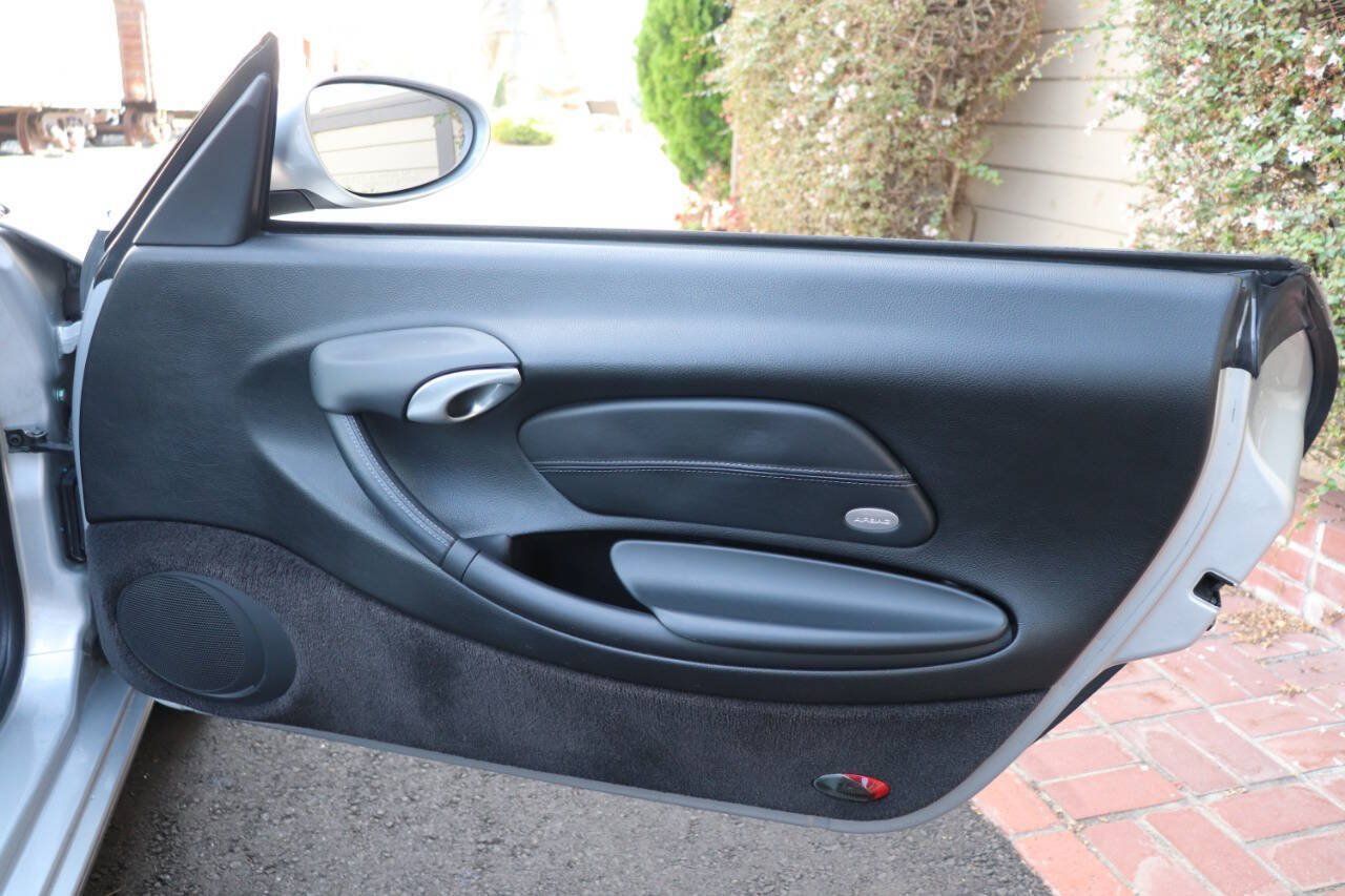Used 2002 Porsche Boxster RWD image 33