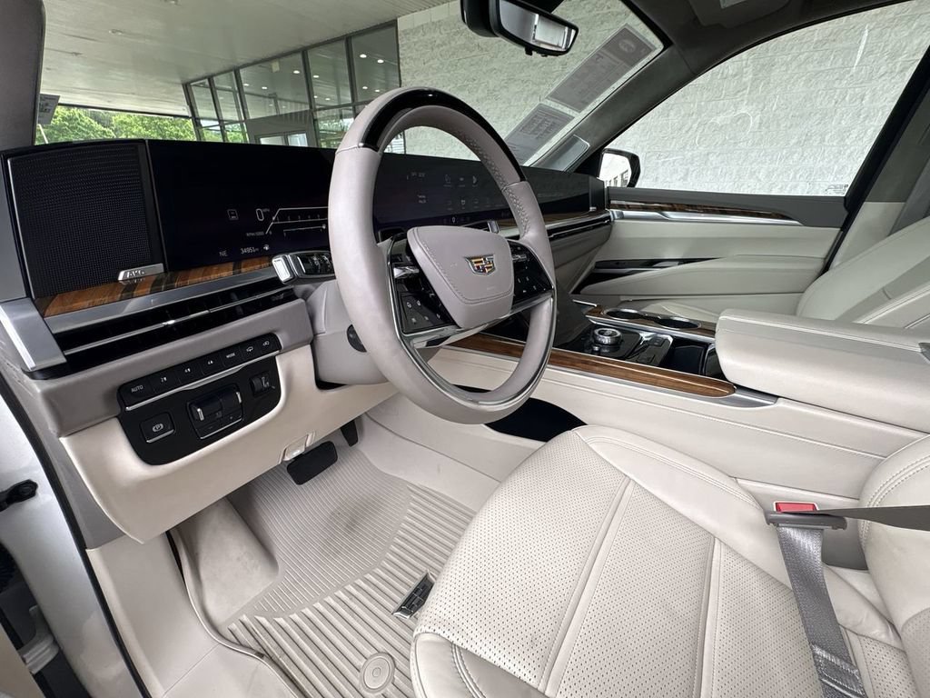 Certified 2025 Cadillac Escalade ESV Sport Platinum w/ LPO, Floor Liner Package AWD/4WD image 10