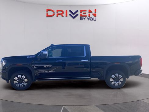 New 2026 GMC Sierra 2500 Denali w/ Denali Reserve Package image 2