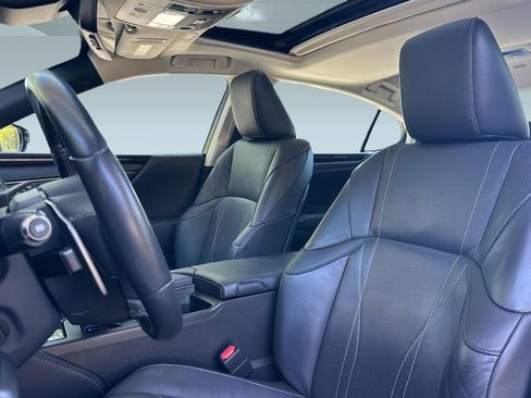 Used 2019 Lexus ES 300h w/ Accessory Package 2 FWD image 31