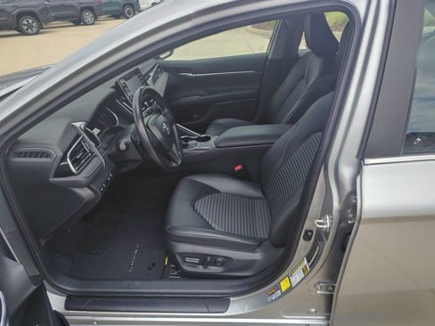 Used 2024 Toyota Camry SE FWD image 5