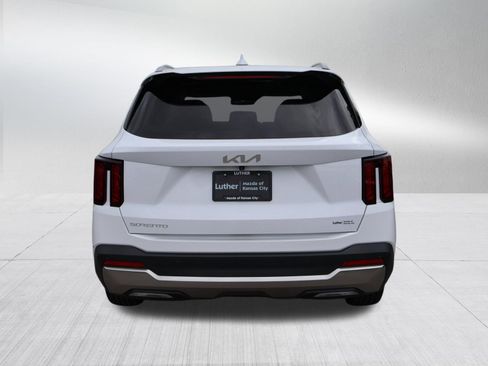 Used 2025 Kia Sorento S w/ Panoramic Sunroof Package FWD image 5