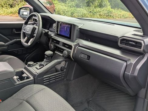 Used 2025 Toyota 4Runner SR5 AWD/4WD image 32