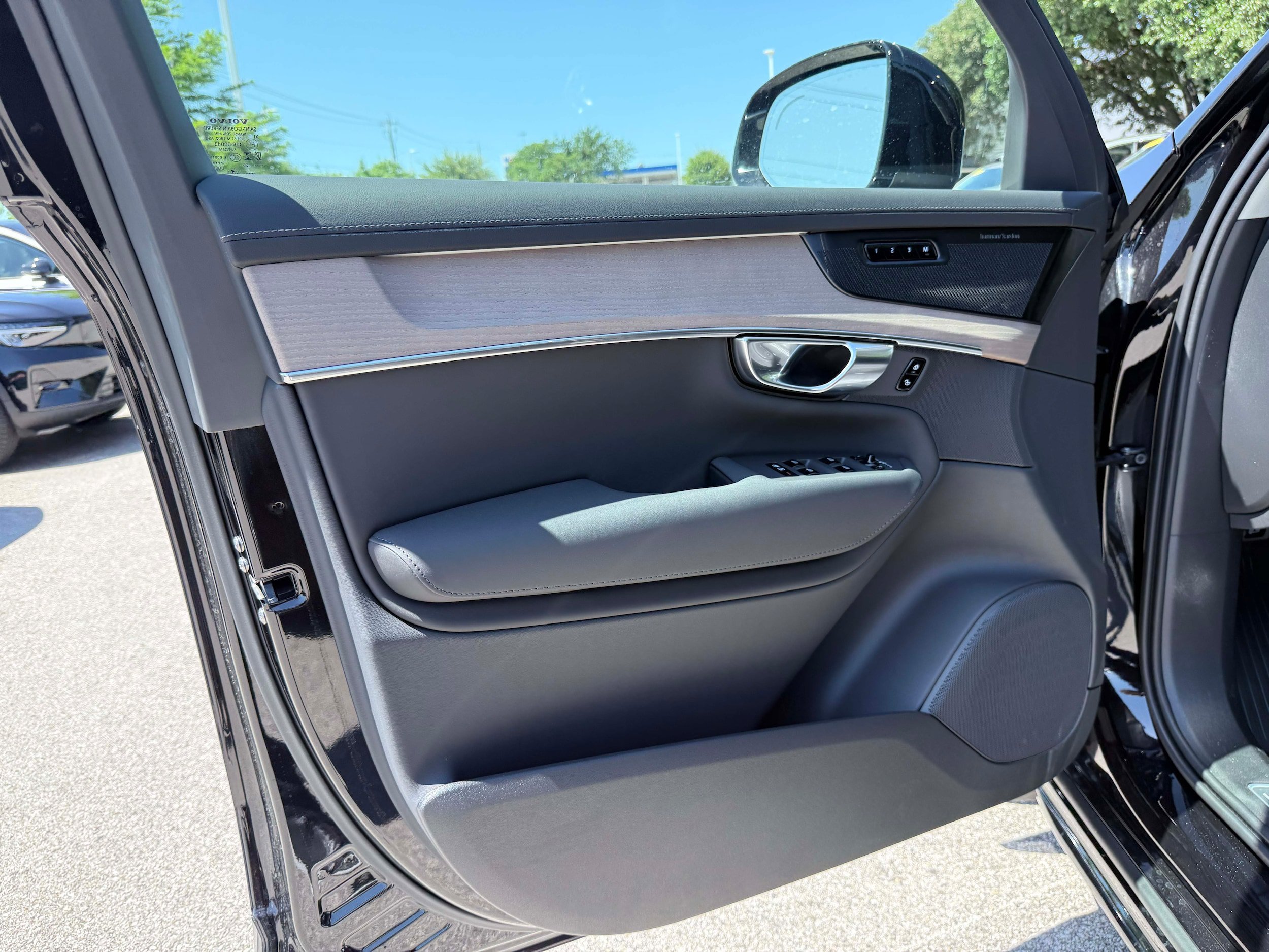 New 2026 Volvo XC90 T8 Plus AWD/4WD image 11