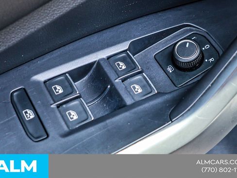 Used 2024 Volkswagen Jetta SE FWD image 37