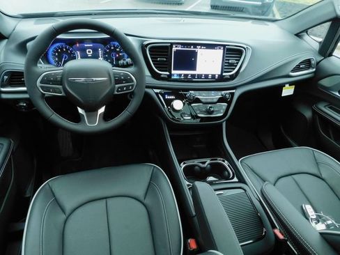 New 2026 Chrysler Pacifica Limited FWD image 15