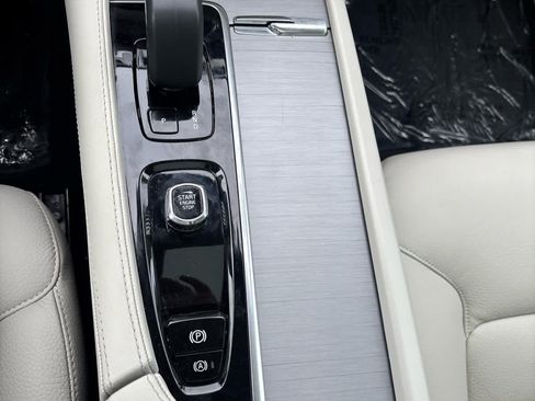 Used 2025 Volvo XC90 B5 Core w/ Protection Package Premier AWD/4WD image 28