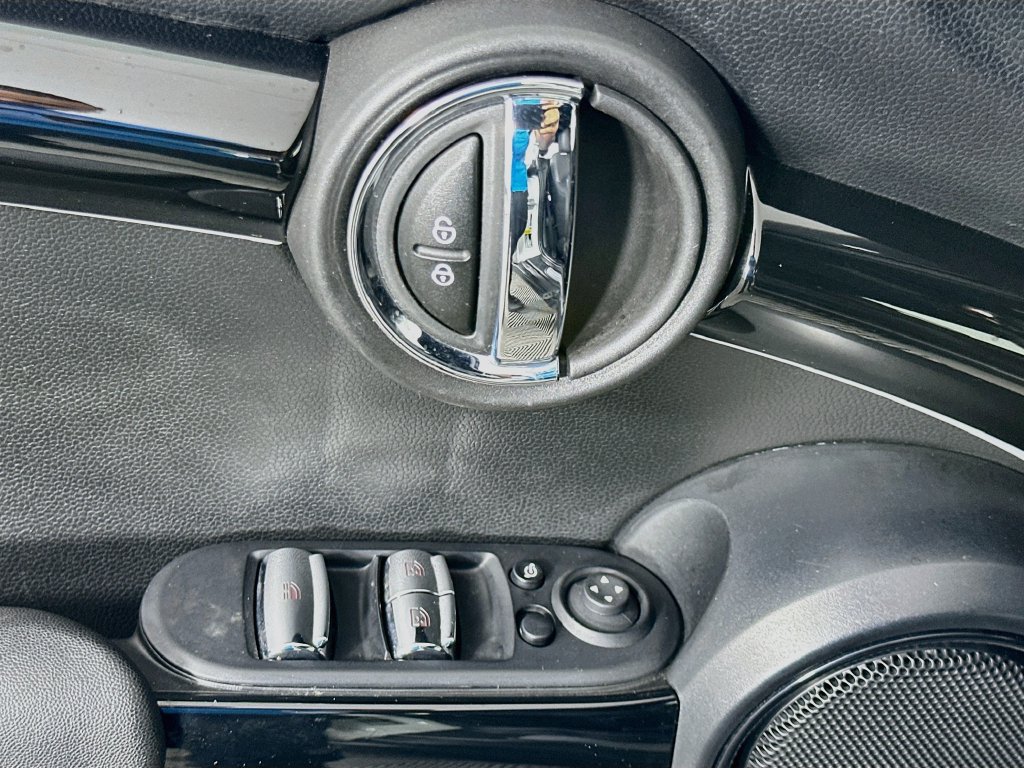 Used 2024 MINI Cooper S FWD image 18