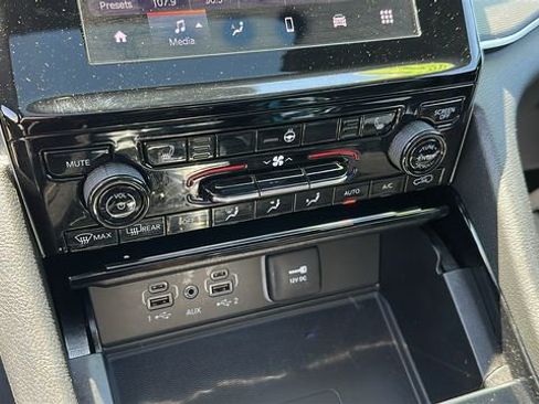 Used 2023 Jeep Grand Cherokee L Laredo AWD/4WD image 17