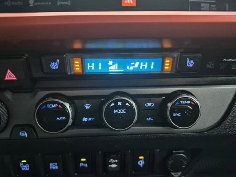 Used 2017 Toyota Tacoma TRD Sport image 27