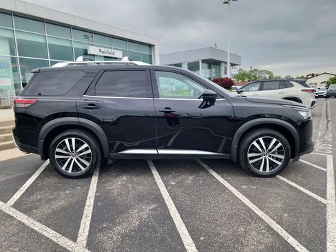 Used 2025 Nissan Pathfinder Platinum w/ Cargo Package FWD image 2