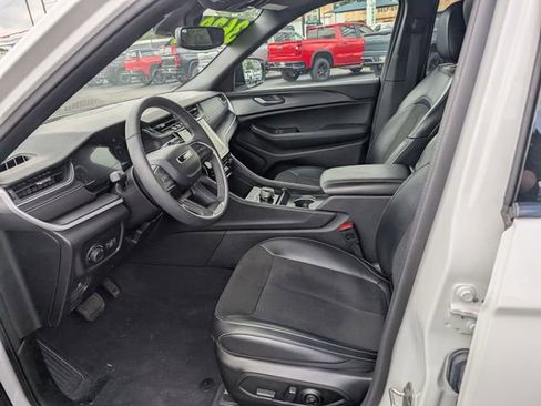 Used 2024 Jeep Grand Cherokee L Altitude AWD/4WD image 13
