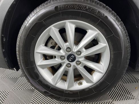 Used 2020 Kia Sorento LX image 9