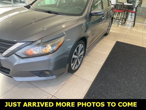 Used 2016 Nissan Altima 2.5 SR image 2