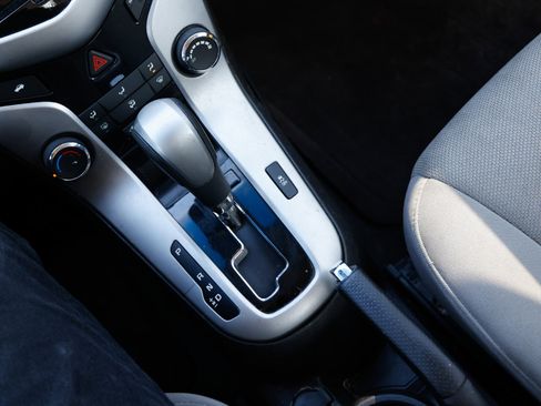 Used 2016 Chevrolet Cruze LT image 34