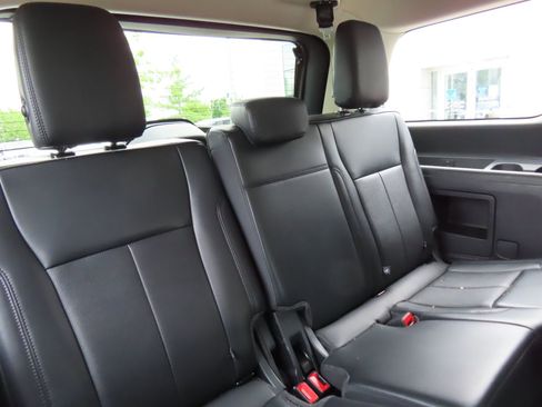 Used 2024 Ford Expedition XLT AWD/4WD image 38