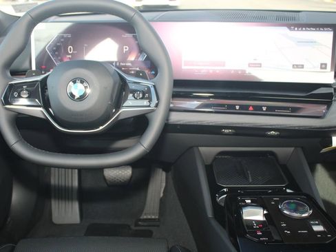 New 2026 BMW 530i xDrive w/ Convenience Package AWD/4WD image 18