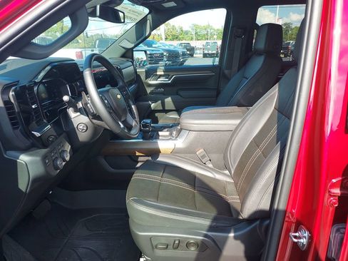 Used 2025 Chevrolet Silverado 1500 High Country w/ High Country Premium Package AWD/4WD image 21