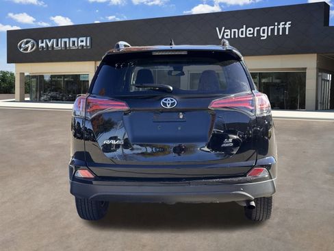 Used 2017 Toyota RAV4 LE image 9