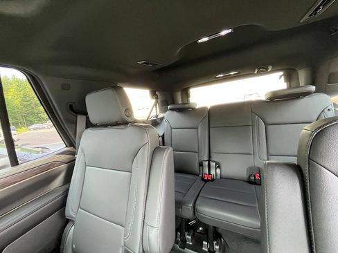 Used 2021 Chevrolet Tahoe Z71 w/ Luxury Package AWD/4WD image 12