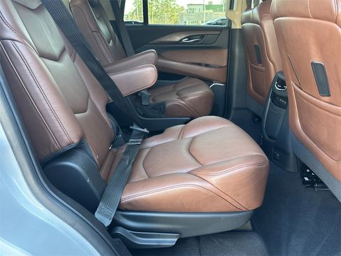 Used 2020 Cadillac Escalade Premium Luxury image 15