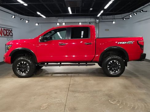 Used 2021 Nissan Titan PRO-4X w/ Pro-4x Convenience Package AWD/4WD image 4