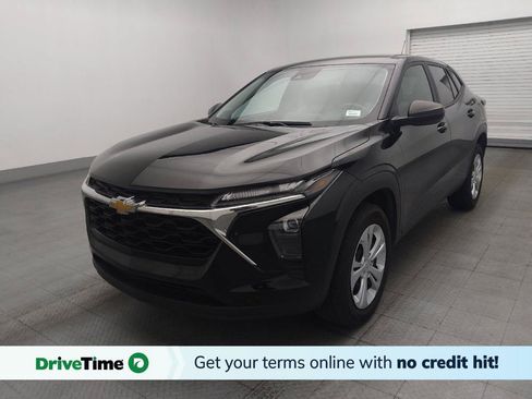Used 2025 Chevrolet Trax LS FWD image 1