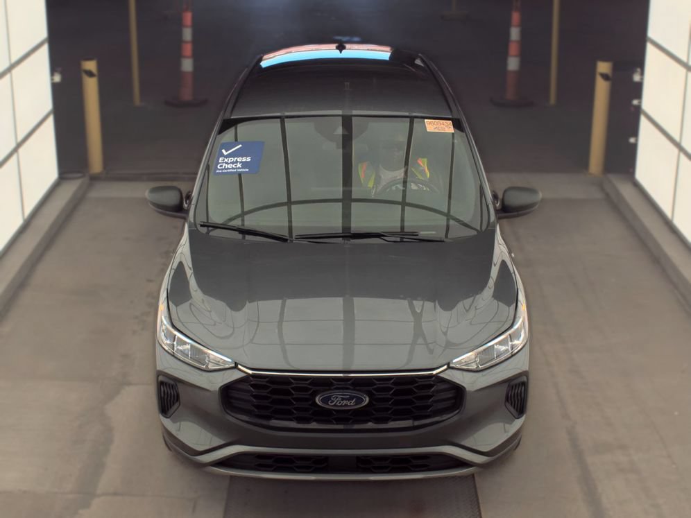 Used 2024 Ford Escape ST-Line w/ Tech Pack #1 AWD/4WD image 2
