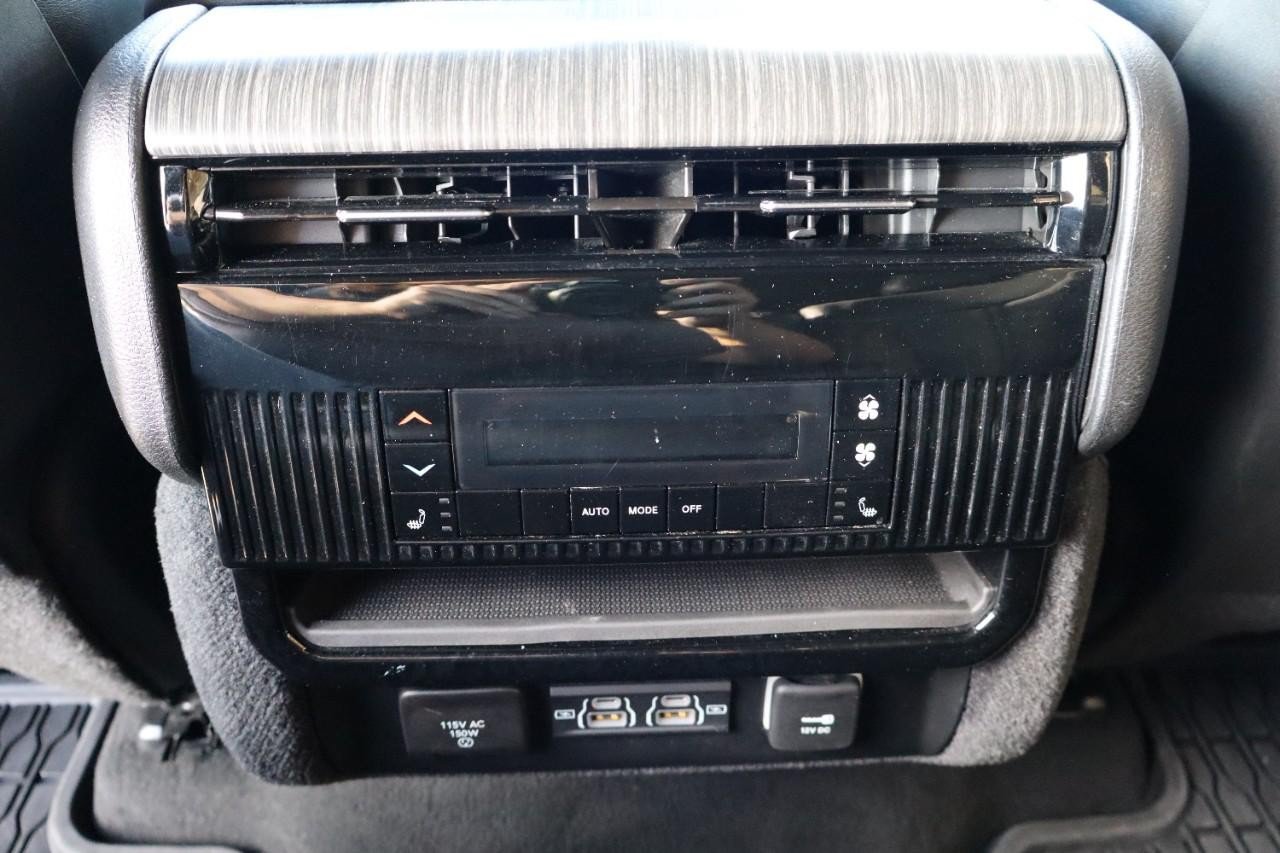 Used 2024 Jeep Wagoneer L Series II w/ Flexible Seating Group AWD/4WD image 27