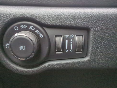 New 2026 Chrysler Pacifica Select FWD image 26