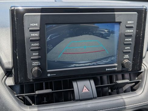 Used 2022 Toyota RAV4 XLE FWD image 6