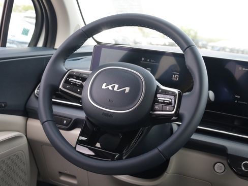New 2026 Kia Carnival EX FWD image 10