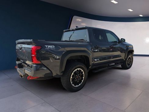 Used 2025 Toyota Tacoma TRD Off-Road AWD/4WD image 5