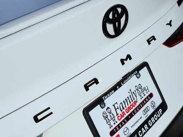 Used 2025 Toyota Camry SE w/ Convenience Package FWD image 6