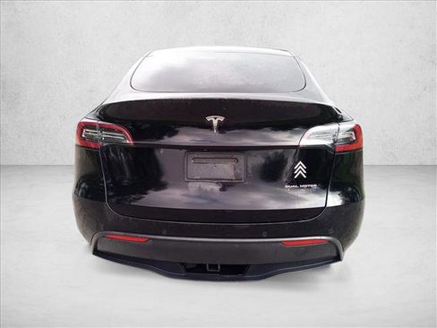 Used 2022 Tesla Model Y Long Range AWD/4WD image 6