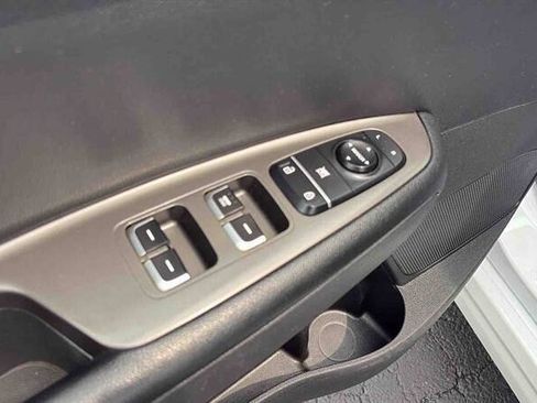 Used 2020 Kia Optima LX FWD image 12
