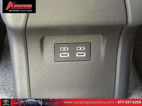 Used 2024 Toyota Prius XLE AWD/4WD image 15