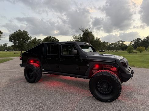 Used 2022 Jeep Gladiator Rubicon w/ Trailer Tow Package AWD/4WD image 6