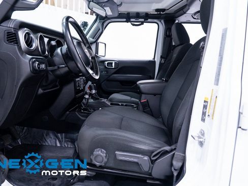 Used 2020 Jeep Wrangler Unlimited Sahara image 22